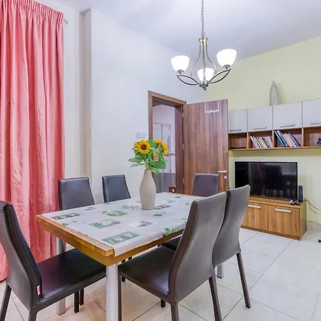 Apartamento Lovely 2br In The Historical Town Of Bormla By 360 Estates Cospicua