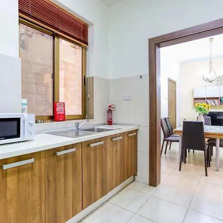 Lovely 2br In The Historical Town Of Bormla By 360 Estates *