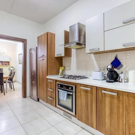 Апартаменты Lovely 2br In The Historical Town Of Bormla By 360 Estates Cospicua